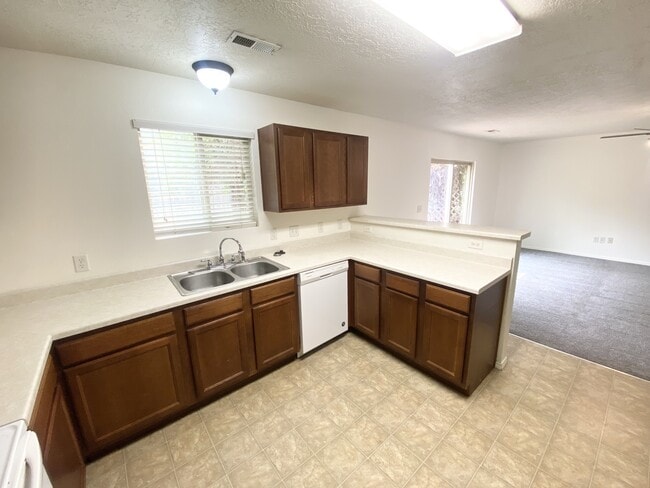 Building Photo - 1243 W 520 S