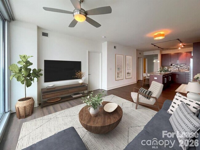 Building Photo - 215 N Pine St