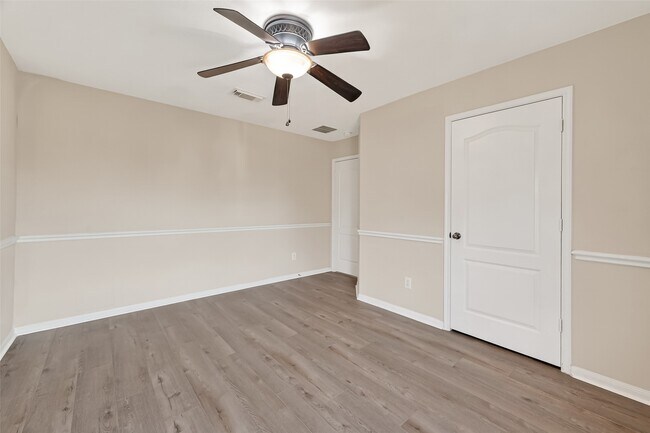 Building Photo - 3815 Pine Forest Green Blvd