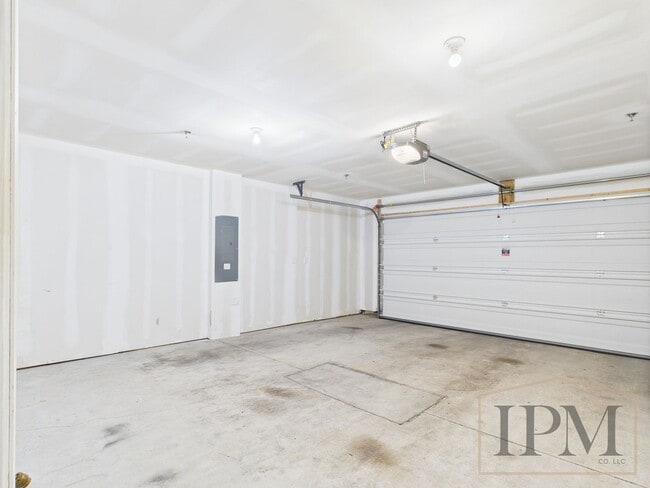 Building Photo - 2-bedroom 2.5 bath Luxury Townhome located...