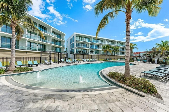 Building Photo - 225 Strand Dr