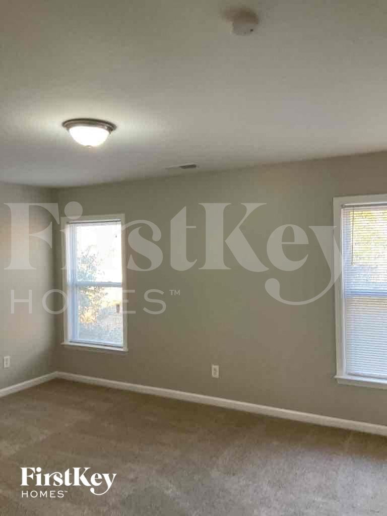 Building Photo - 670 Golden Meadow Dr