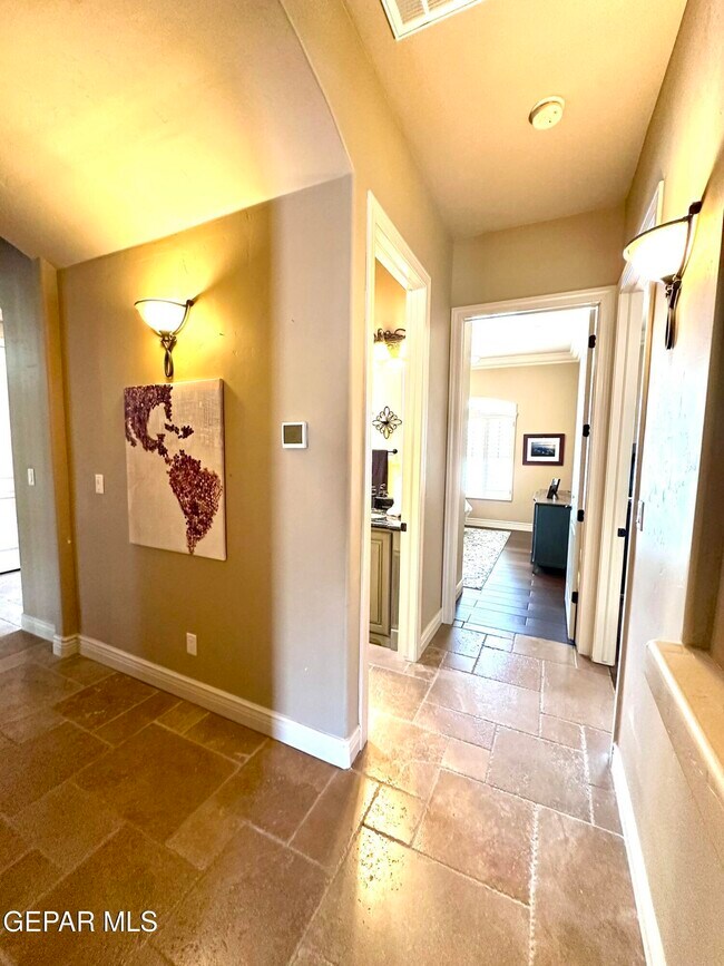 Building Photo - 6268 Wildwood Ct