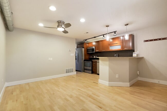 Building Photo - Affordable Lux One Bedroom in West Wash Park
