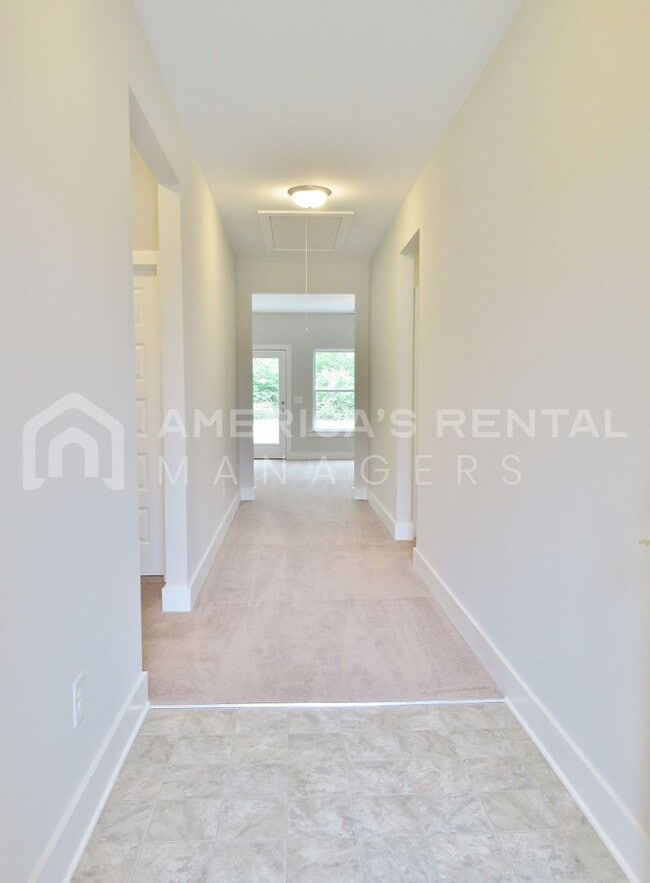 Building Photo - Home for Rent in Tuscaloosa... Available t...