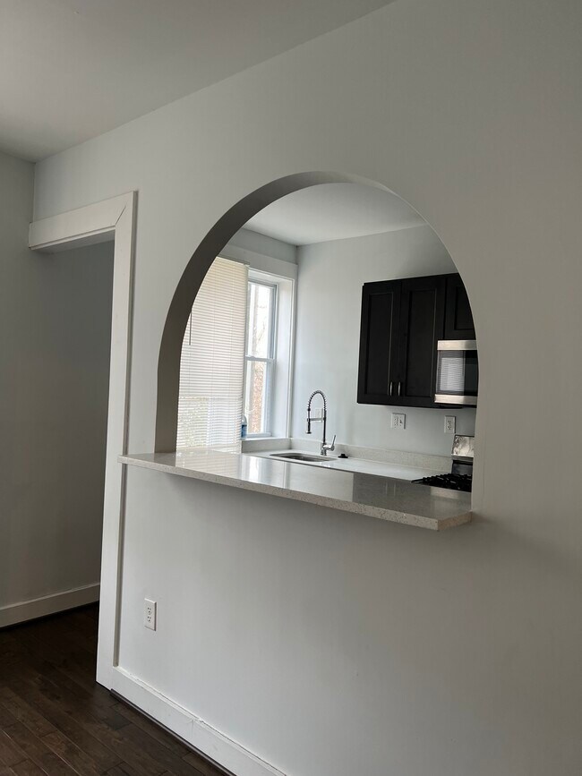 Building Photo - 4225 Ivanhoe Ave