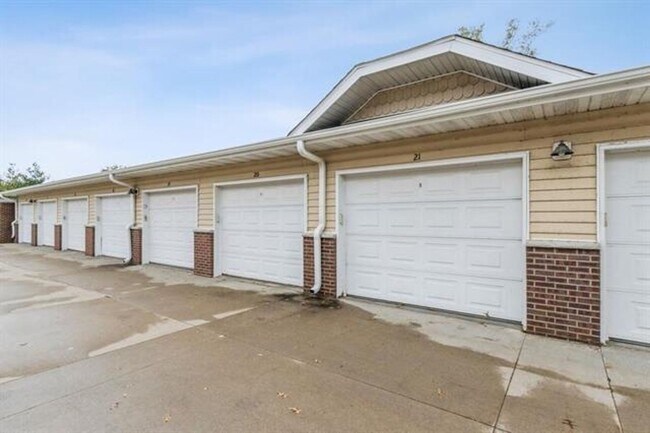 Building Photo - AUGUST 2026!!! Beautiful 2 Bedroom, 2 Bath Condominium in University Heights