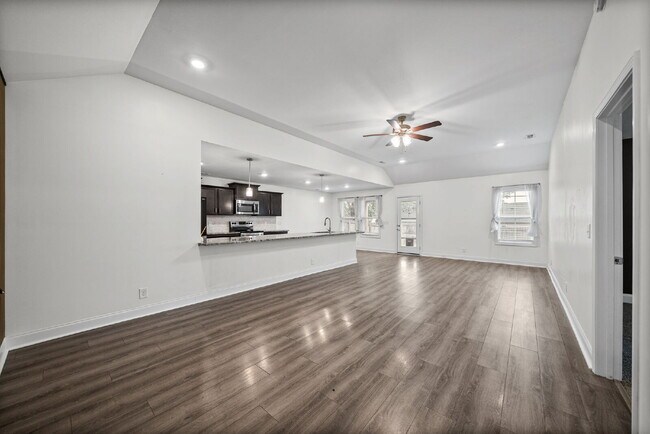 Building Photo - 204 King Rd