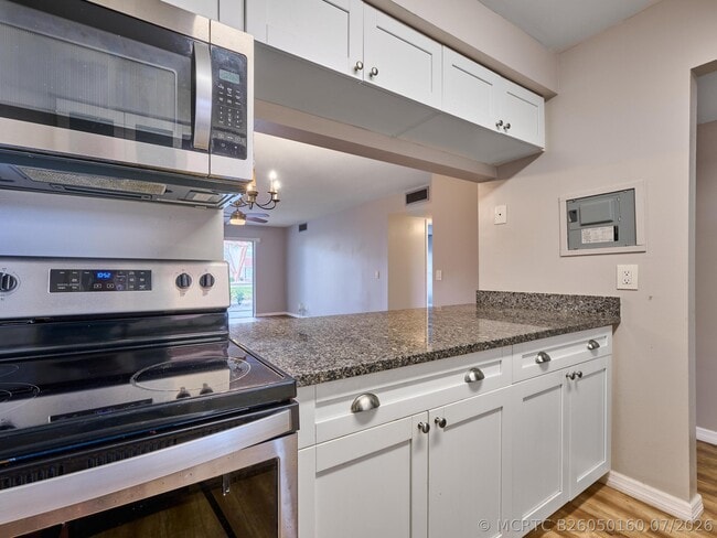 Building Photo - 12021 W Greenway Dr