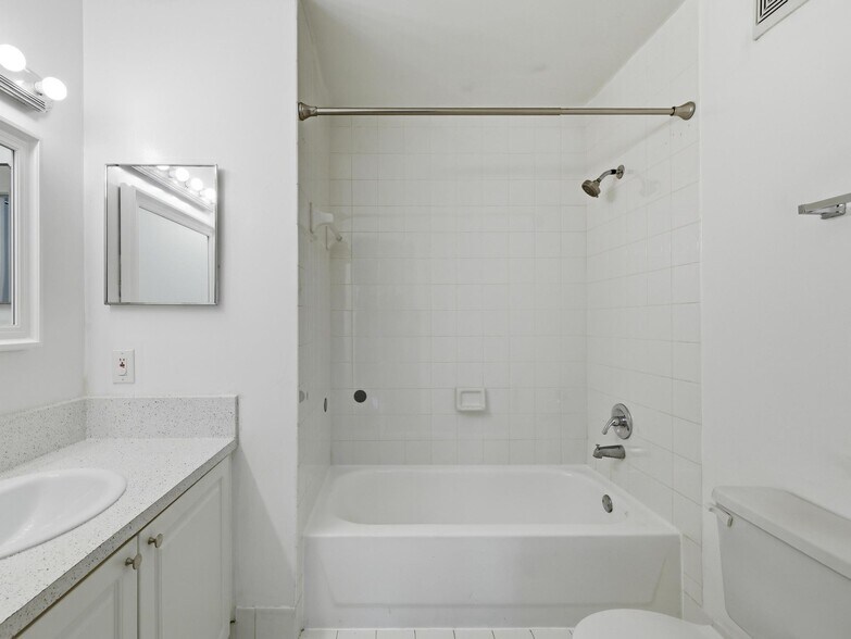Building Photo - 12166 Saint Andrews Pl