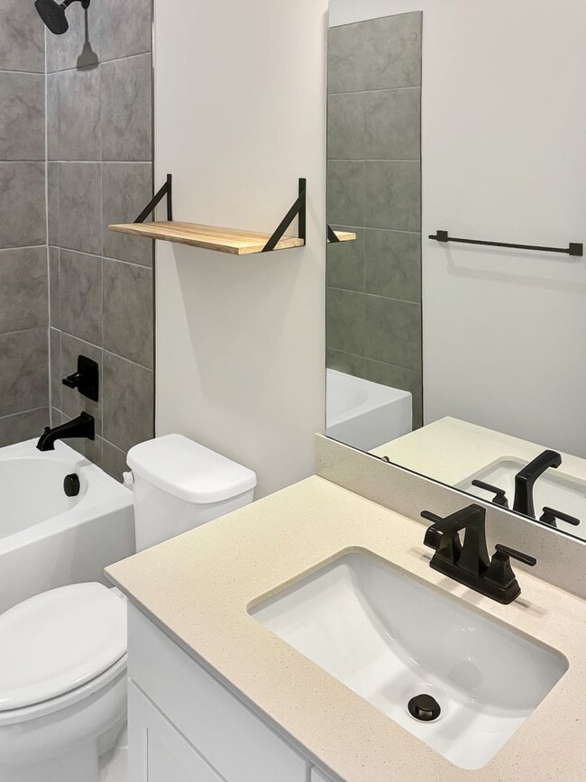 Building Photo - Modern Comfort & Style in a Prime Richmond Location