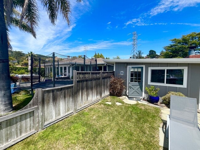 Building Photo - Waterfront Cottage in San Rafael! Utilitie...