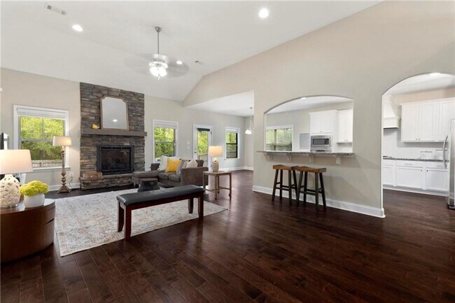 Building Photo - Beautiful Home in Tivoli