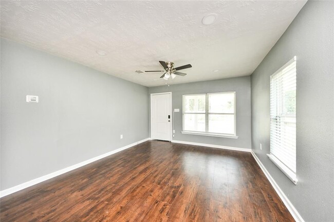 Building Photo - 2802 Bringhurst St