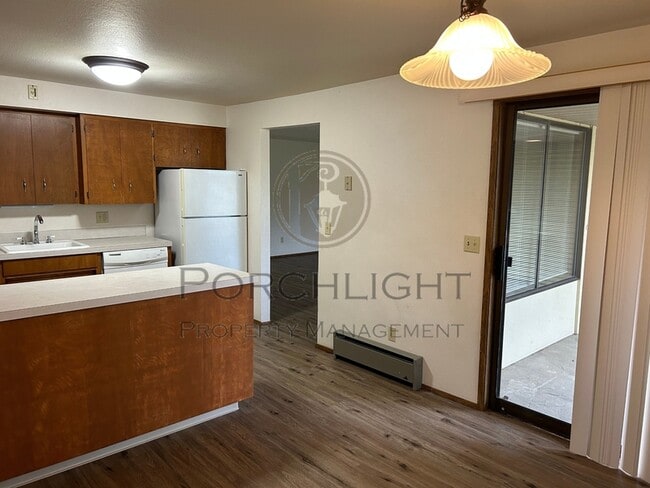 Building Photo - 405 La Villa Dr