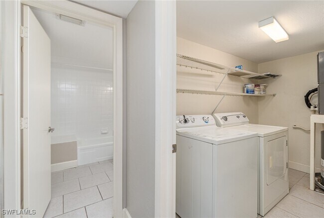 Building Photo - 135 Cypress Way E