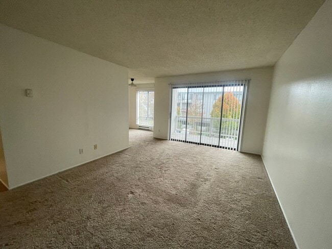 Building Photo - 1BD/1BA CONDO AVAILABLE AT WATERGATE COMPLEX!!!