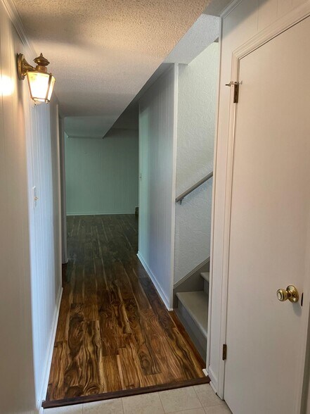 Building Photo - 4528 Sherry Ln