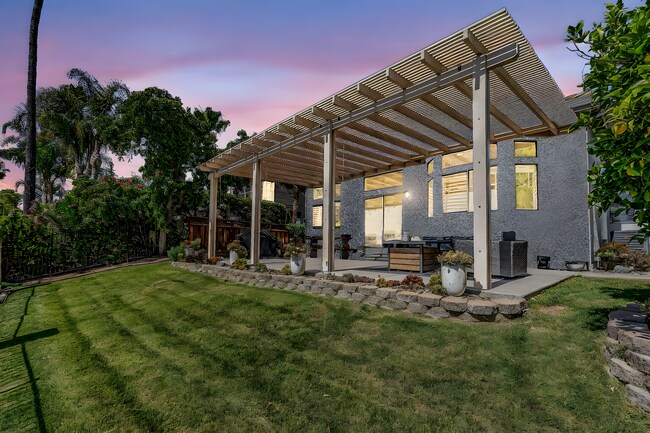 Building Photo - 2435 Pinehurst Ct
