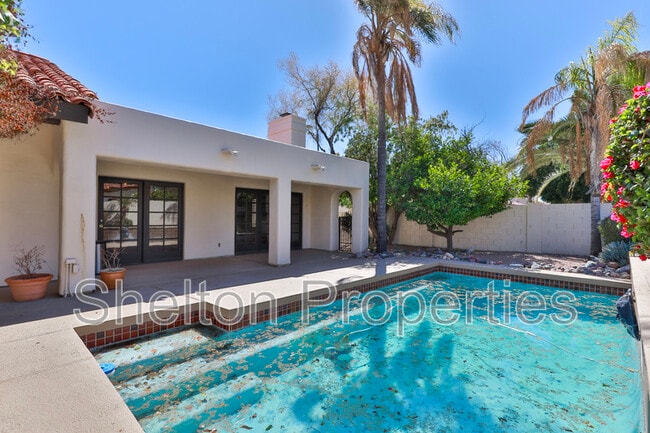 Building Photo - 2708 E Leonora St