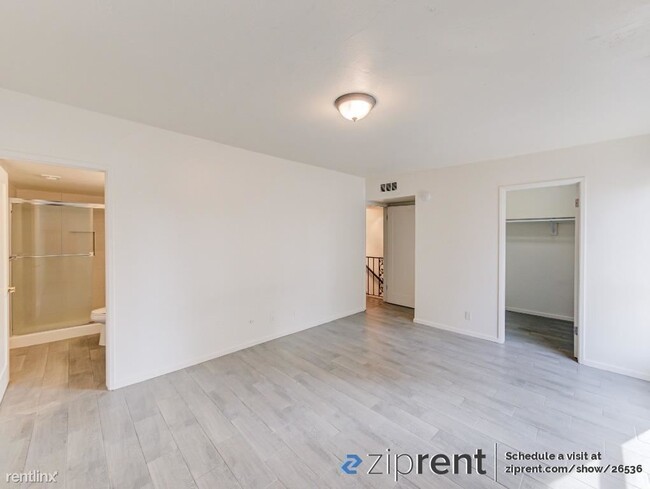 Building Photo - 3 br, 2.5 bath Townhome - 5301 Demaret Ave...