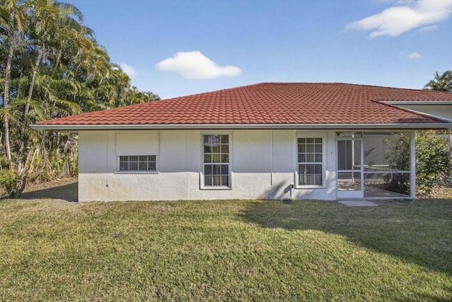 Building Photo - 1940 S Club Dr