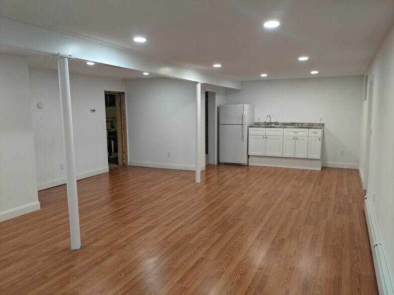 Building Photo - 639 Oakdene Ave