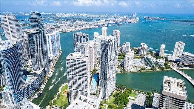 Building Photo - 495 Brickell Ave