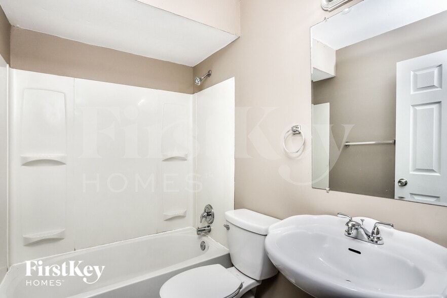 Building Photo - 9963 Meadow Ave