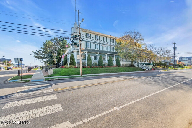 Building Photo - 111 Chicago Blvd