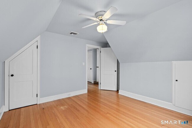 Building Photo - 83 Meadowbrook Rd