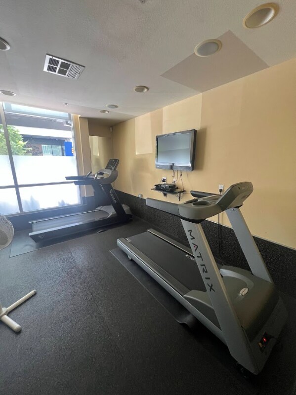 Building Photo - 1501 Front St