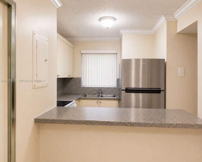 Building Photo - 310 Fontainebleau Blvd