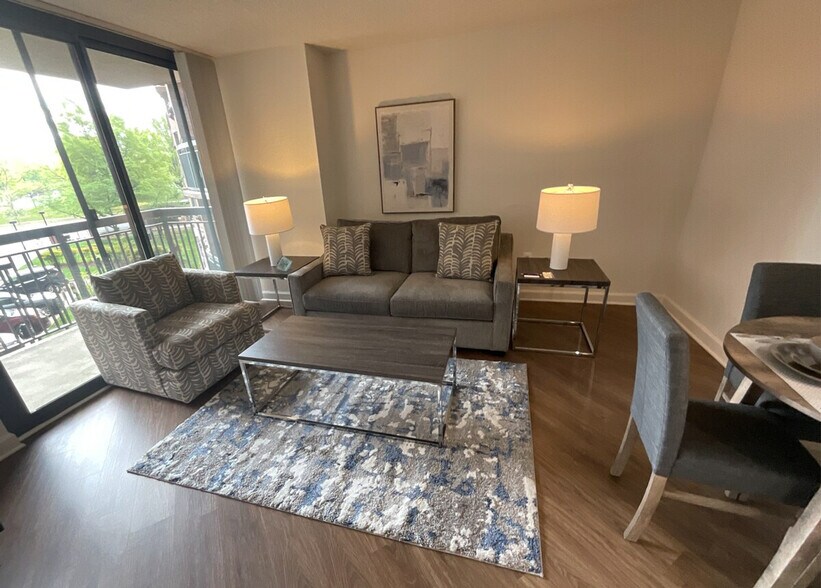 Building Photo - 1500 S Hayes St