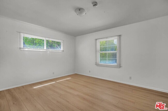 Building Photo - 315 26th St