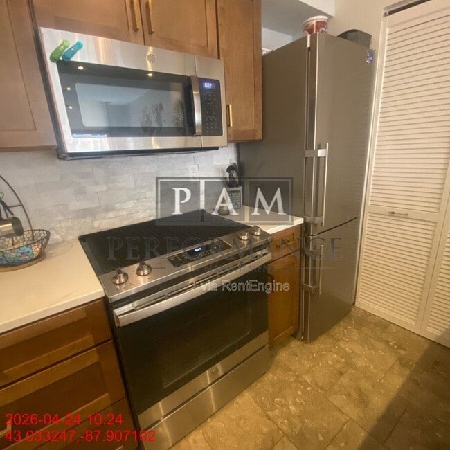 Building Photo - 234 N Broadway