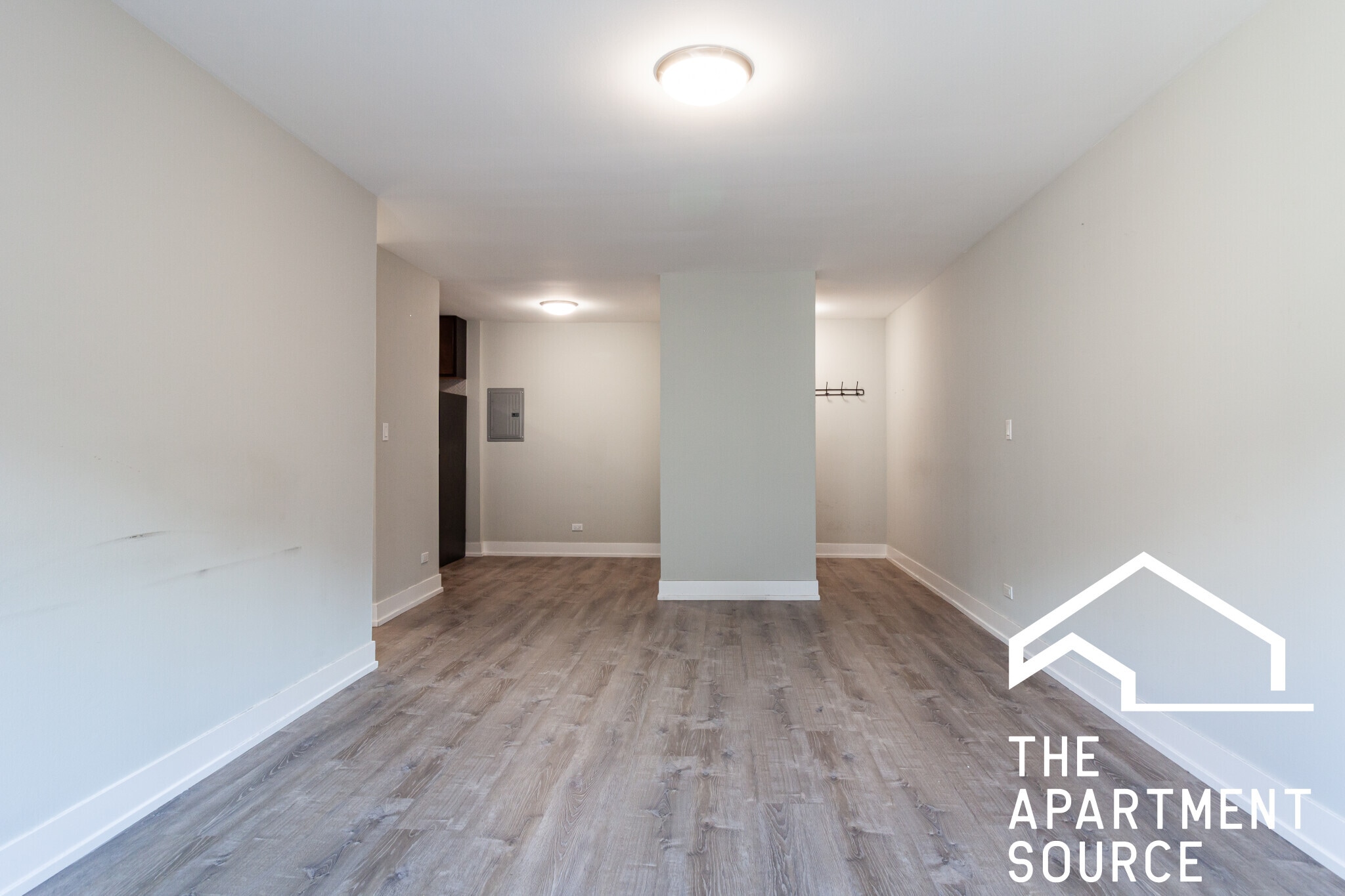 Building Photo - 529 W Surf St