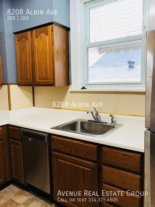Building Photo - 8208 Albin Ave