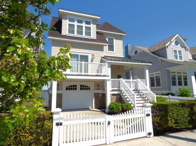 Building Photo - 1340 Pleasure Ave