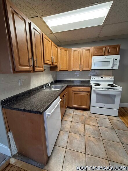 Building Photo - 437 Cambridge St