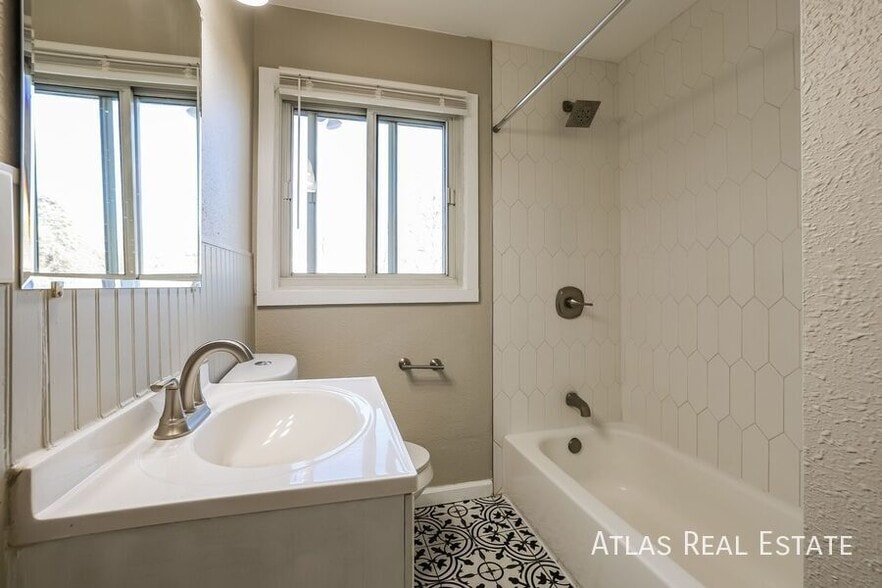 Building Photo - 2365 Fulton St