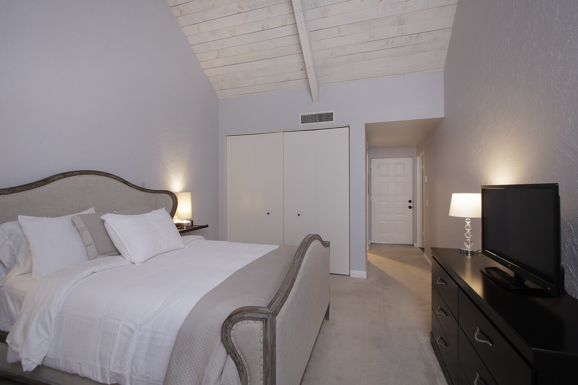 High wood ceiling in The Master - 78205 Cortez Ln