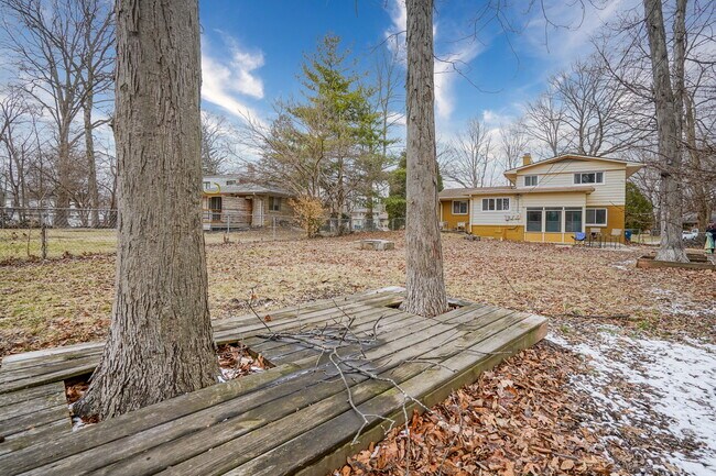 Building Photo - 1005 Chevy Chase Ln