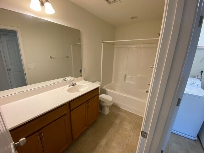 Building Photo - Room in 4 Bedroom Home at Bluegrove Rd