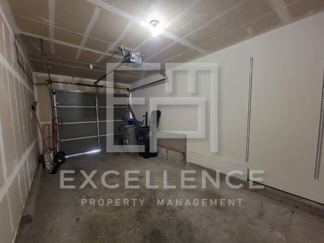 Building Photo - Spacious 3/2.5 Located In Communication Hills, With Two 1 Car Garages, W/D & Large Master Retreat