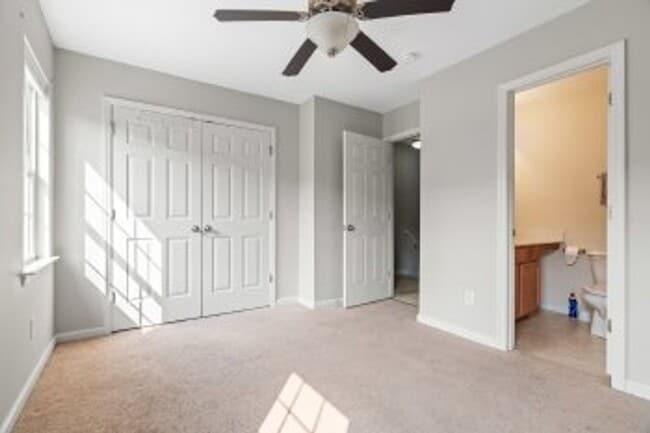 Building Photo - 2BR/2.5BA Townhome in The Gables