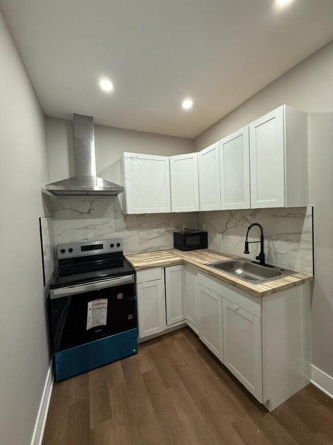 Building Photo - 442 Hudson Ave