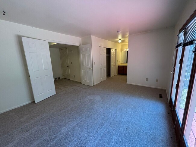 Building Photo - Comfortable Townhome Living in Southwest Fort Collins