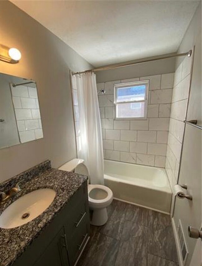 Building Photo - 1313 NW 6th St