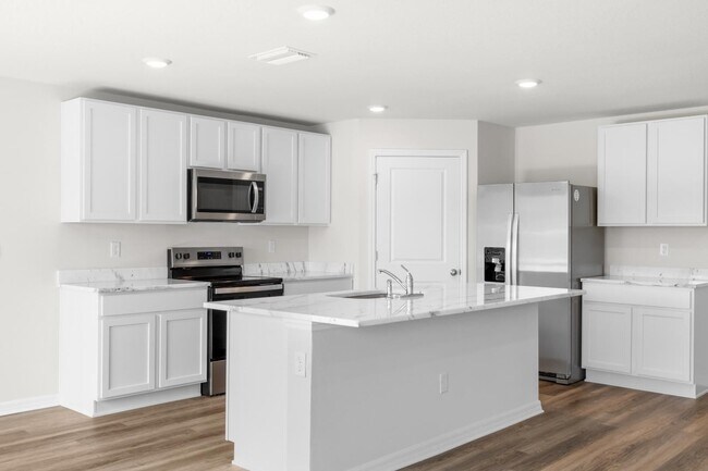 Building Photo - Spacious 5 Bedroom in Parrish!